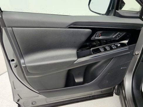 Used 2023 Subaru Solterra AWD image 10