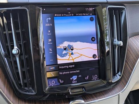 Used 2021 Volvo XC60 T5 Momentum w/ Premium Package FWD image 12