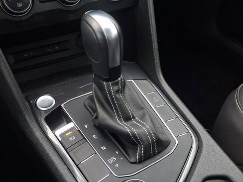 Used 2021 Volkswagen Tiguan SE w/ Panoramic Sunroof Package image 14