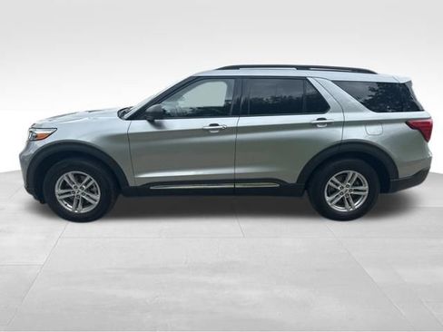 Used 2023 Ford Explorer XLT w/ Equipment Group 202A AWD/4WD image 3