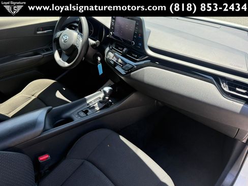 Used 2019 Toyota C-HR LE FWD image 27