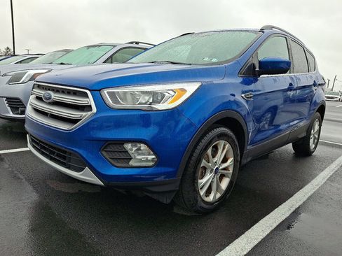 Used 2017 Ford Escape SE w/ Equipment Group 201A image 3