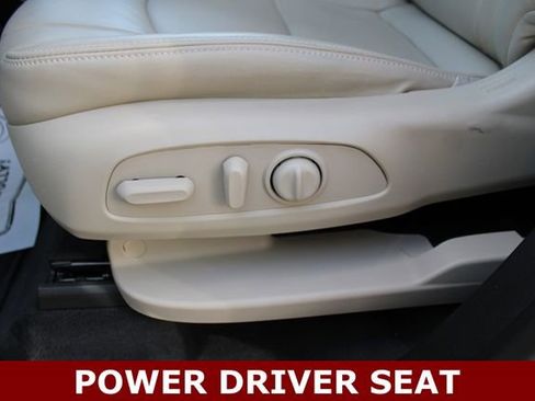 Used 2020 Buick Enclave Essence w/ LPO, Luxury Package AWD/4WD image 3