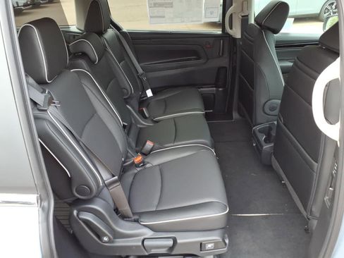 New 2026 Honda Odyssey Touring image 12