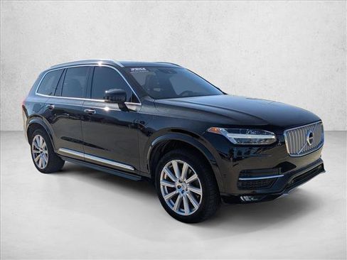 Used 2017 Volvo XC90 T6 Inscription w/ Vision Package image 3