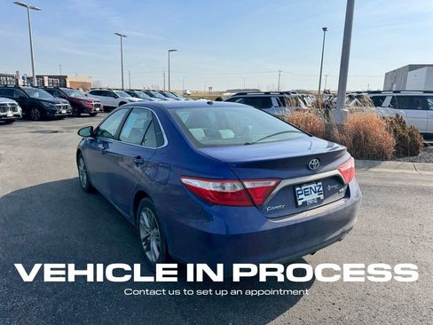 Used 2015 Toyota Camry SE w/ Moonroof Package image 5