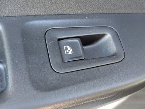 Used 2022 Volkswagen Taos SEL image 30