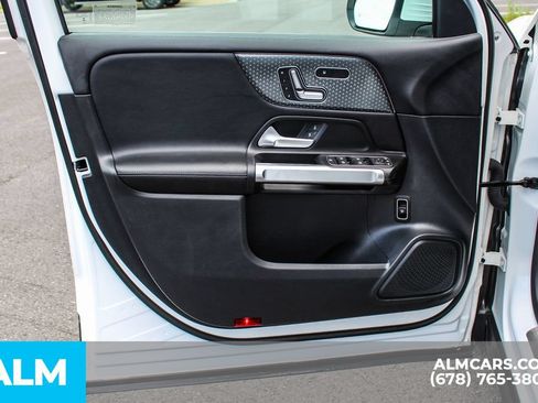 Used 2025 Mercedes-Benz GLB 250 image 36
