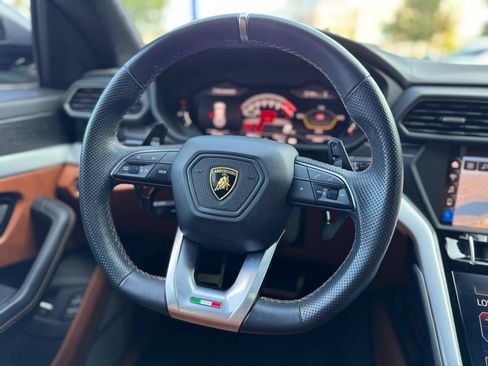Used 2019 Lamborghini Urus AWD/4WD image 32