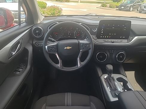 Used 2025 Chevrolet Blazer LT AWD/4WD image 14