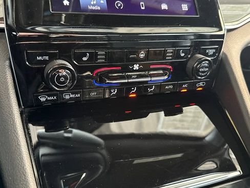 Certified 2023 Jeep Grand Cherokee Altitude RWD image 21