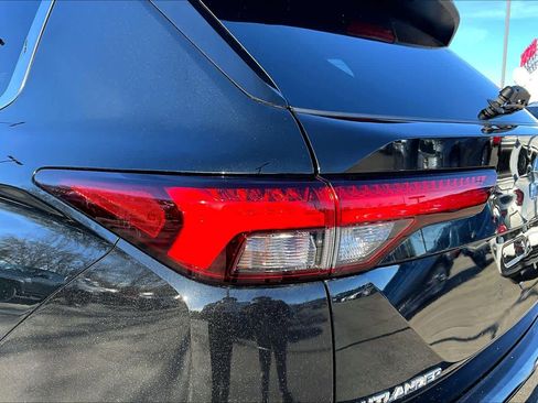 Used 2023 Mitsubishi Outlander ES image 26