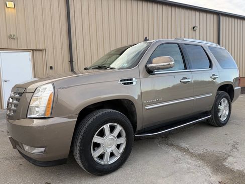 Used 2007 Cadillac Escalade AWD w/ Climate Package image 11