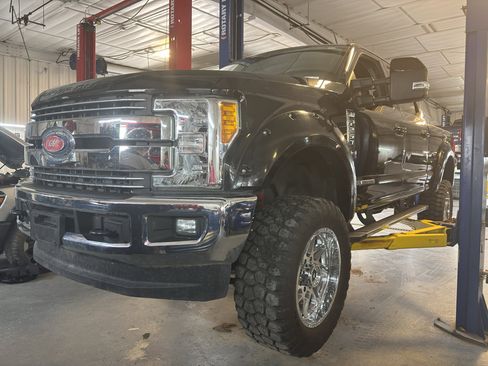 Used 2017 Ford F250 Lariat w/ FX4 Off-Road Package AWD/4WD image 1
