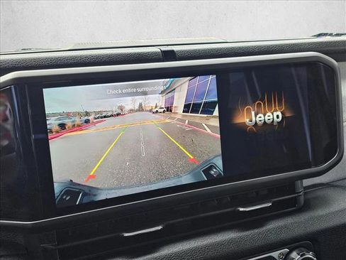 Used 2025 Jeep Gladiator Sport image 25