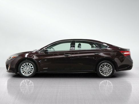 Used 2013 Toyota Avalon XLE Touring FWD image 2