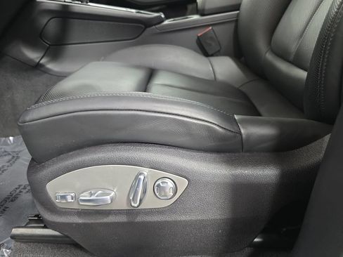 Certified 2026 Porsche Macan AWD/4WD image 23