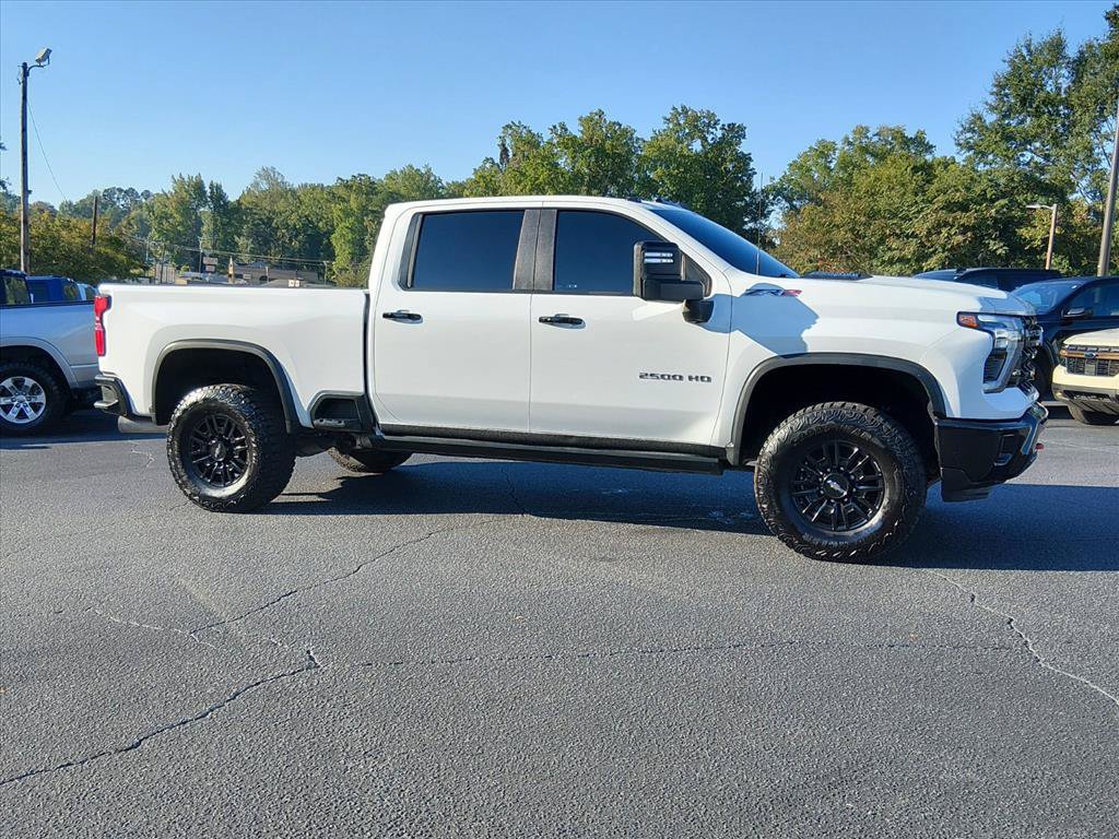 Used 2024 Chevrolet Silverado 2500 ZR2 w/ Technology Package AWD/4WD image 2