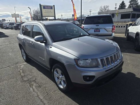 Used 2016 Jeep Compass Latitude image 5