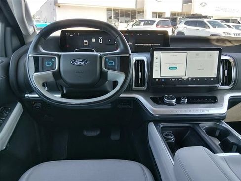 Used 2025 Ford Expedition Max Platinum AWD/4WD image 11