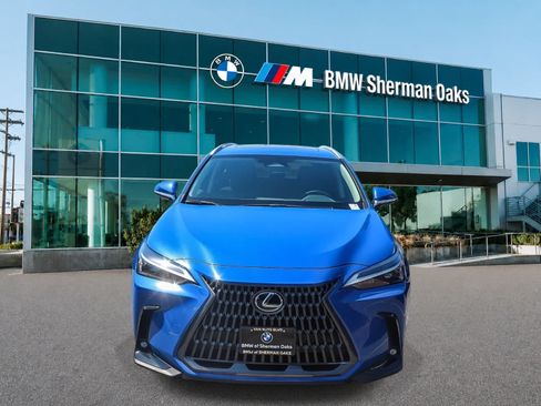 Used 2025 Lexus NX 250 FWD image 2