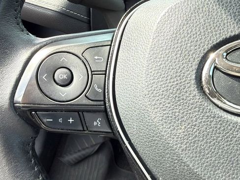 Used 2021 Toyota RAV4 XLE Premium image 7