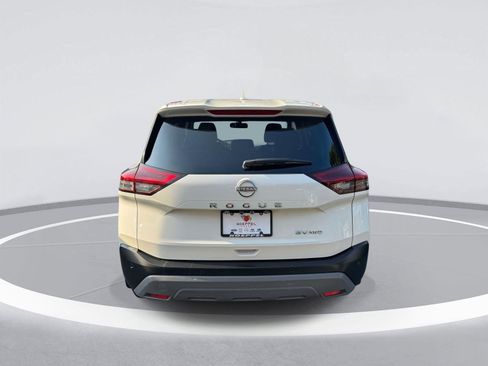 Used 2023 Nissan Rogue SV image 6