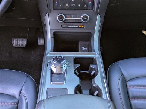 Used 2022 Ford Edge SEL w/ Sport Appearance Package image 18