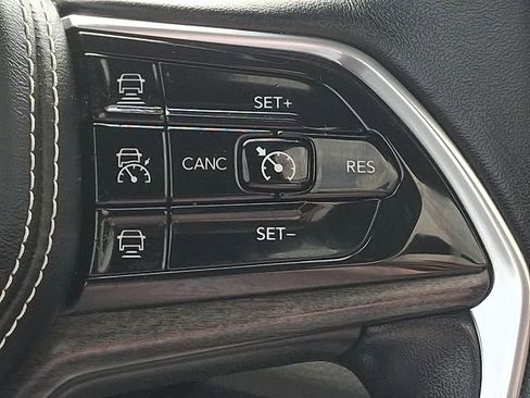 Used 2021 Jeep Grand Cherokee L Overland w/ Luxury Tech Group IV AWD/4WD image 26