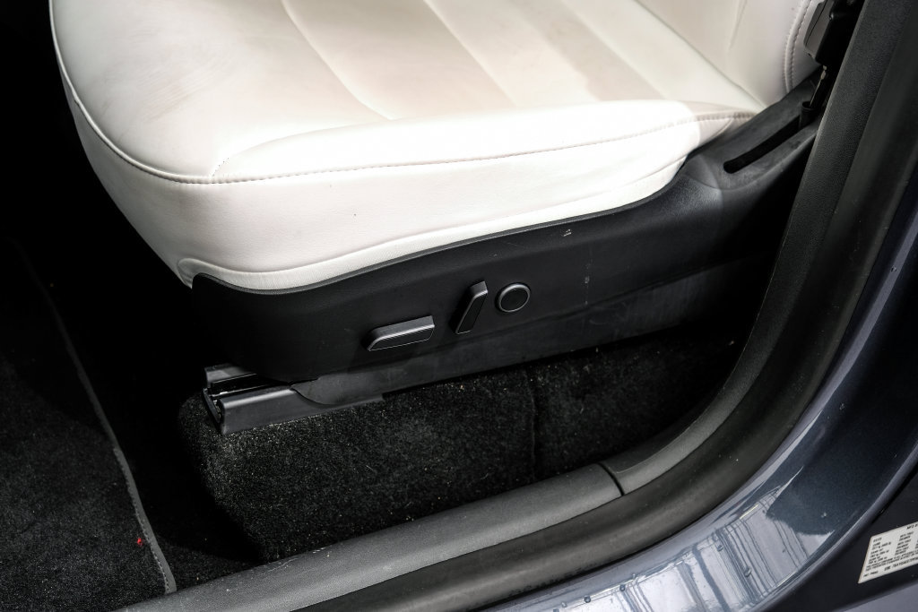 Used 2023 Tesla Model Y Long Range AWD/4WD image 39