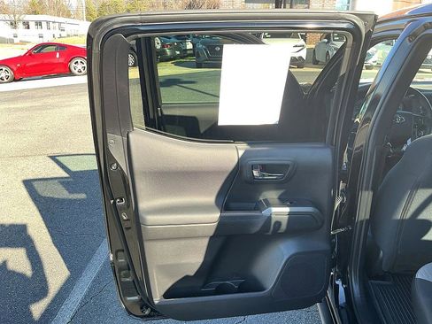 Used 2023 Toyota Tacoma TRD Off-Road image 21
