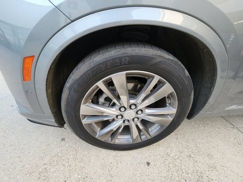 Used 2023 Cadillac XT6 Premium Luxury w/ Technology Package FWD image 9