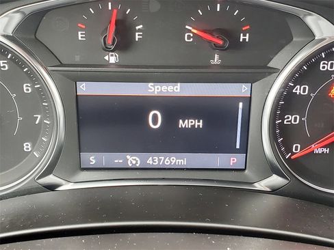 Used 2024 GMC Terrain SLT image 11