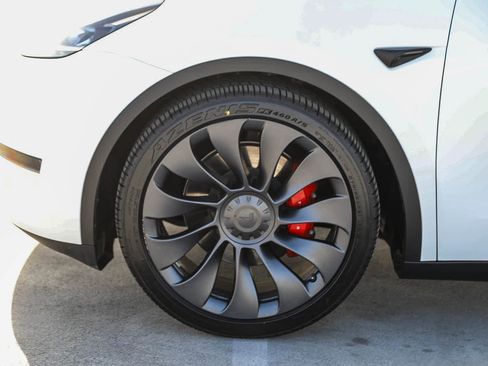 Used 2024 Tesla Model Y Performance AWD/4WD image 10