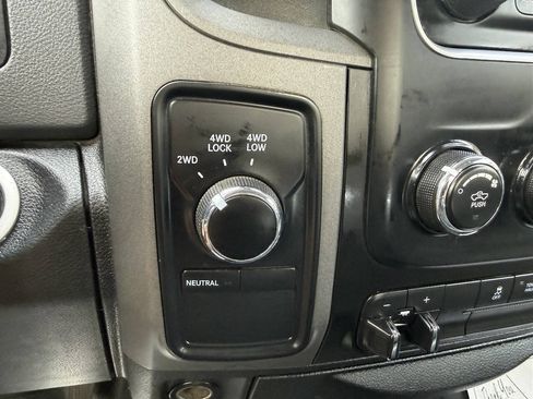 Used 2014 RAM 2500 Tradesman w/ Chrome Appearance Group AWD/4WD image 12