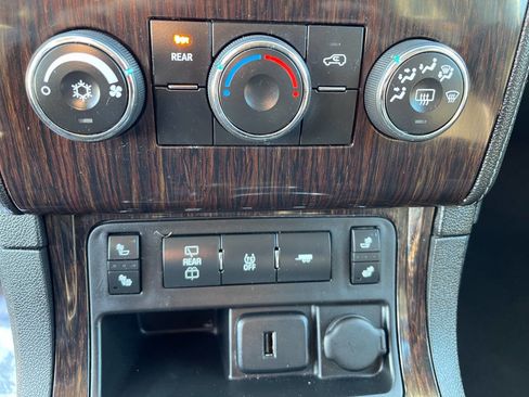 Used 2015 Chevrolet Traverse LT image 25