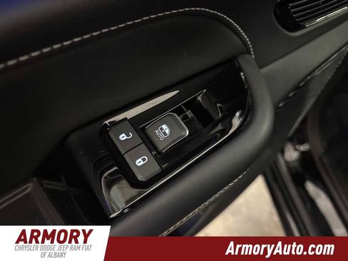 Used 2022 Jeep Grand Cherokee Overland w/ Luxury Tech Group IV image 28