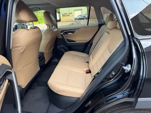 Used 2022 Toyota RAV4 Limited AWD/4WD image 17