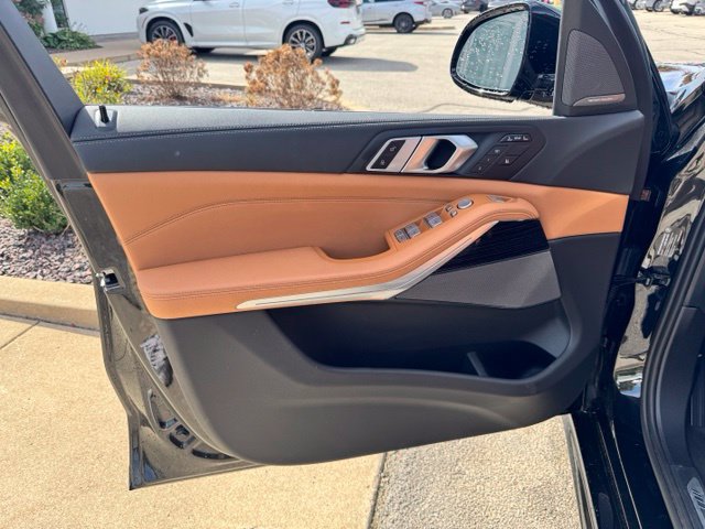 Certified 2025 BMW X7 xDrive40i w/ M Sport Package AWD/4WD image 16