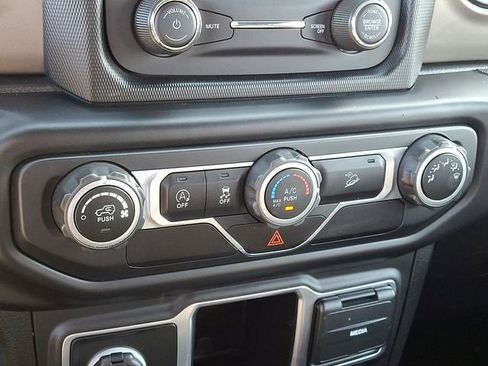 Used 2020 Jeep Wrangler Sport image 15