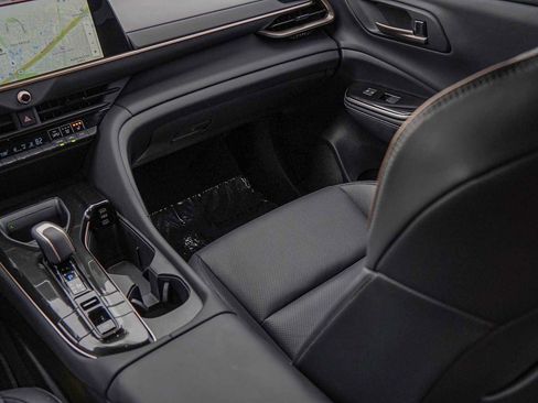 Used 2025 Toyota Crown Signia image 27