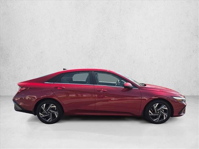 Used 2024 Hyundai Elantra SEL w/ Convenience Package FWD image 4