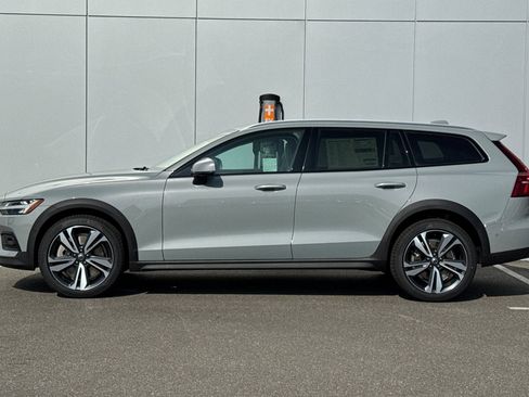 New 2026 Volvo V60 B5 Cross Country Plus w/ Climate Package AWD/4WD image 2