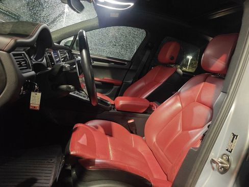 Used 2017 Porsche Macan S image 8