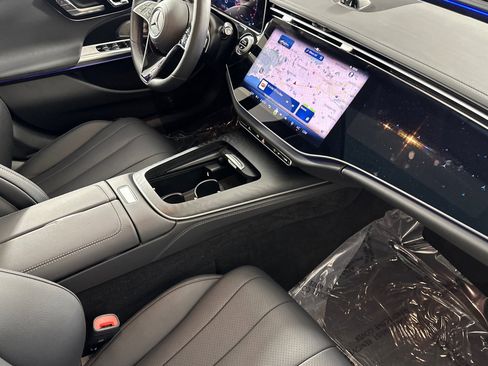 Used 2025 Mercedes-Benz E 350 Sedan image 14