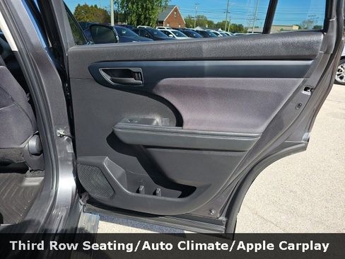 Used 2022 Toyota Highlander L image 35