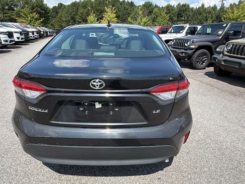 Used 2025 Toyota Corolla LE FWD image 9