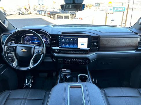 Used 2022 Chevrolet Silverado 1500 High Country w/ Technology Package image 12
