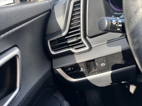 Used 2025 Kia Sportage LX image 33