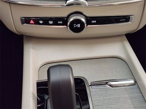 Used 2025 Volvo XC60 T8 Plus w/ Protection Package Premier image 19